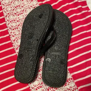Ron Jon black swirl design flip flops thumbnail 4