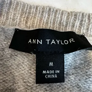 Ann Taylor Sz:M Wool Cashmere Gray Ruffle Hem Pullover Crew Neck Sweater. thumbnail 8