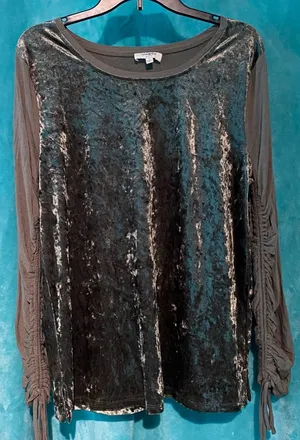 Umgee USA long sleeve army green shirt. Large with drawstring sleeves. thumbnail 1