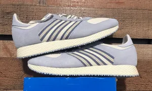 Adidas women’s 9.5 thumbnail 1