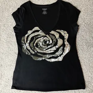 Express Womens Black V-Neck Sequin Rose Graphic Tee Cap Sleeve Top Size M thumbnail 1