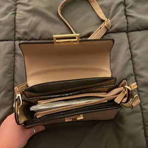 BRAND NEW! Taupe purse with adjustable strap. 5 separate compartments thumbnail 4