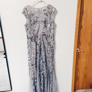 Alex Evenings Sequin Embroidered Trumpet Gown - Size 12 thumbnail 4