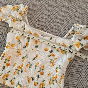 Abercrombie 🍋 crop top thumbnail 2