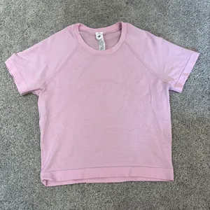 Lululemon Cropped T-Shirt athletic  thumbnail 1