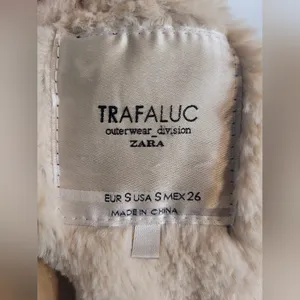 Women's black and cream vest with sheepskin lining. Zara brand. Size S. thumbnail 3