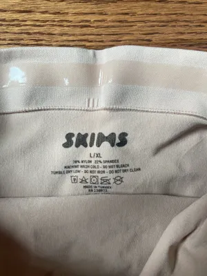 SKIMS Maternity Sculpting Shorts thumbnail 3