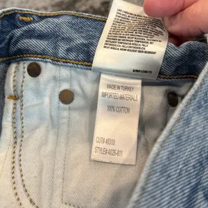Agolde Light Washed Distressed Button Fly Cutoffs 3" Inseam Size 24 thumbnail 4