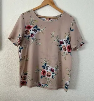 Floral short‎ sleeve dressy blouse Size Large thumbnail 1
