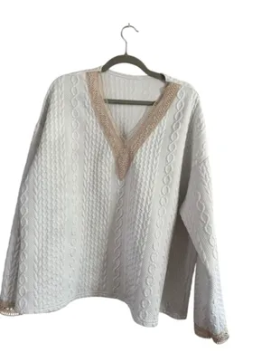 V-Neck White Cable Knit Sweater with Beige Contrast Trim thumbnail 8