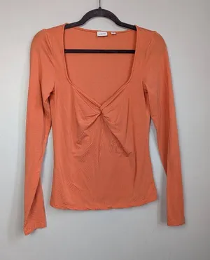 Aritzia Babaton sweetheart soho long sleeve top Medium thumbnail 1
