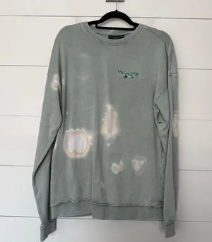 No Boundaries Women’s Medium Olive Green Sweatshirt thumbnail 1