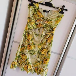 Pretty Little Thing Floral Cut-Out Dress Yellow thumbnail 3