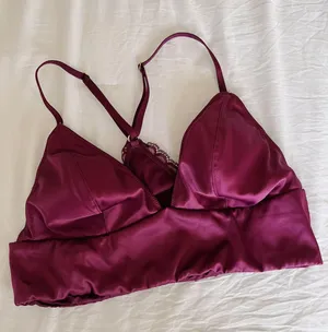 Victoria’s Secret Satin Bralette thumbnail 2