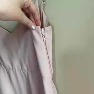 Show me your mumu pink blush v-neck maxi dress side zip women's size small flowy thumbnail 6