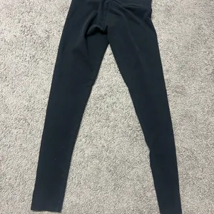 PINK Victoria's Secret Black Leggings thumbnail 2