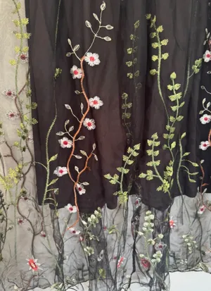 Black Floral Skirt with embroidery Size XS In excellent condition thumbnail 2