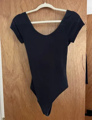 Super soft back cutout Abercrombie & Fitch black bodysuit thumbnail 1