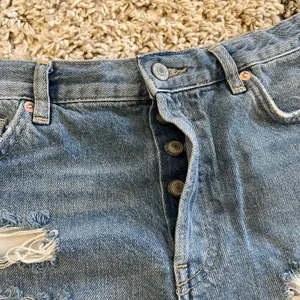 GUC Distressed Exposed Pockets Shorts thumbnail 5