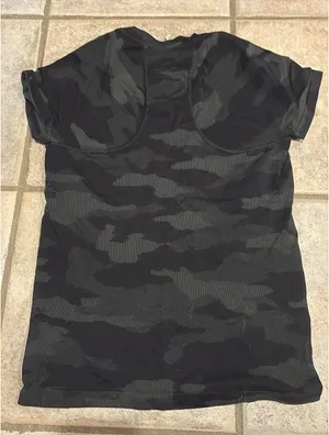 Camo Short Sleeve Athleta Tee thumbnail 2