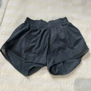 Lululemon Hotty Hot Low-Rise Lined Short 4" thumbnail 2