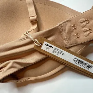 NWT Skims Wireless Form Push Up Plunge Bra thumbnail 3