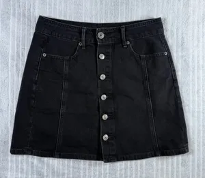 American Eagle Black Denim Button Front Mini Skirt Size 2 Casual Edgy Goth Emo thumbnail 1
