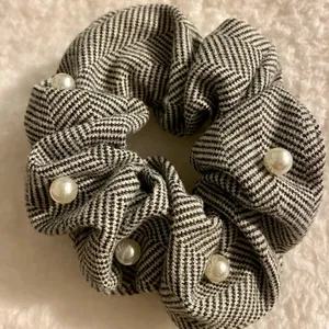 Scrunchies Black thumbnail 2