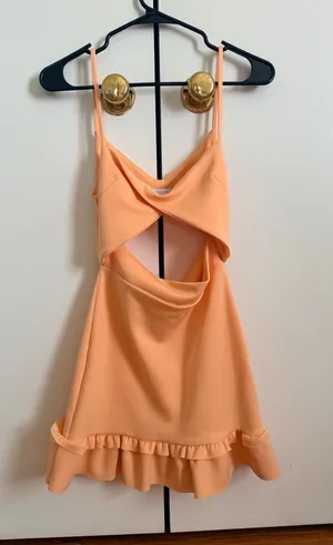 ASOS Design peach mini dress with cut-out detail, size 4 #cutout #mini Fits a size 0-2 thumbnail 1