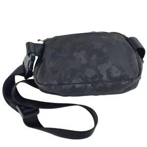 Lululemon Everywhere Belt Bag Black Gray Camo Pockets Keys Fanny Pack Handbag thumbnail 2
