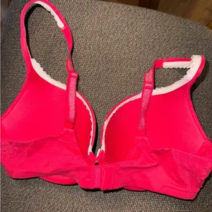Victoria's Secret Body By Victoria Padded Perfect Coverage Bra size 34D RN 54867 thumbnail 3