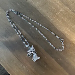 Vintage Paved Sitting Cat Pendant Necklace Silver thumbnail 2