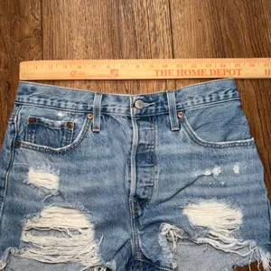 Levis 501 Original High Rise Distressed Denim Shorts Medium Wash Women's size 28 thumbnail 2