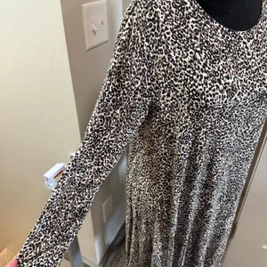 Old Navy Long Sleeve Stretchy Midi Dress Leopard Animal Print Black‎ White L thumbnail 3