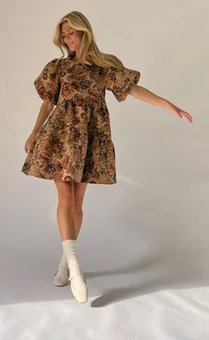 NWT Vestique Floral Puff Sleeve Jaquard Dress thumbnail 1
