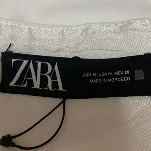 Zara Women's White Sleeveless Halter Open Back Button Down Vest Crop Top Size M thumbnail 3