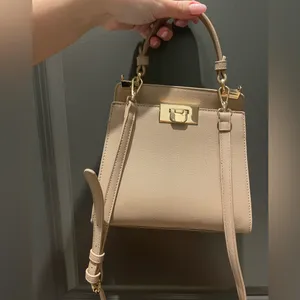 Beige Grain Pu Leather Crossbody Purse thumbnail 4
