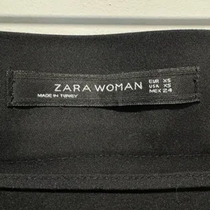 Zara Zip High Low Flounce Skirt Knee Length Contemporary Front Zip Closure Black thumbnail 10