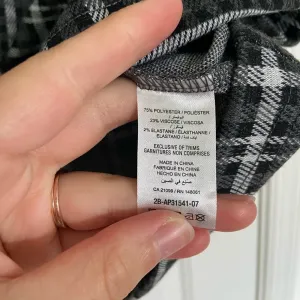 NWT | Ardene women’s plaid zip up miniskirt‎ — medium Black thumbnail 3