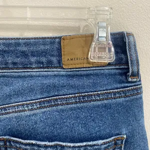 American Eagle‎ Stretch Mom Jean Distressed Knees Size 4 thumbnail 4