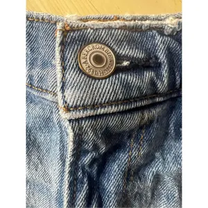 Abercrombie & Fitch The Mom Shorts High Rise Blue Denim Size 27/4 Cotton Slit thumbnail 5