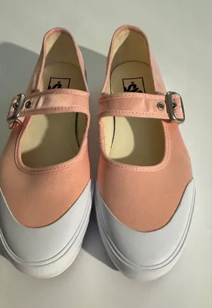Vans Peach Mary Jane Platform Flats with Buckle size M6.5 W8 NWOB thumbnail 1
