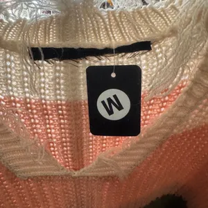 Chunky‎ Knit V-Neck Sweater in Pink and Green thumbnail 3