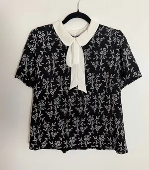 Cece Black floral top women's size large thumbnail 1