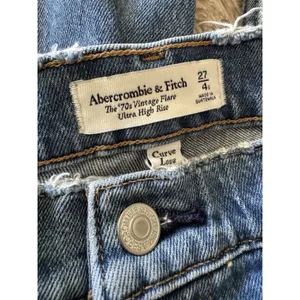 Abercrombie & Fitch Curve Love 70s Vintage Flare Ultra High Rise Jeans 27/4s thumbnail 8