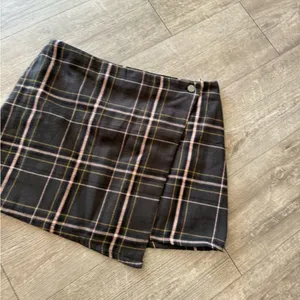 LAST PRICE🍒🤍 NO BOUNDARIES flannel faux wrap skirt 💐 thumbnail 7