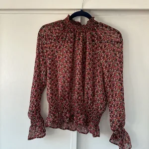 Active USA Women’s Sheer Floral Blouse • Size M thumbnail 4