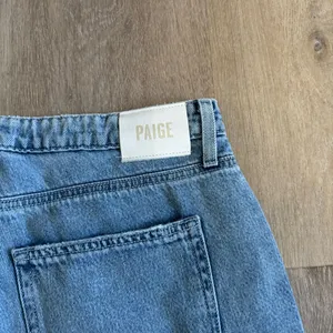 Paige Relaxed Noella Light Wash Denim Jeans thumbnail 7