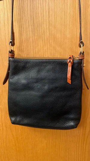 This is a Dooney & Bourke black pebbled leather crossbody thumbnail 4