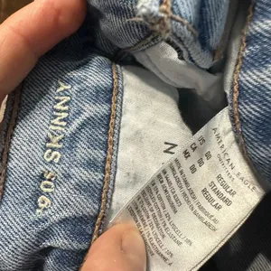 American Eagle 00 light wash 90’s skinny distressed jeans thumbnail 3